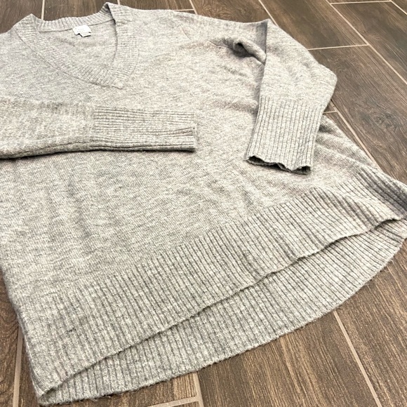 A New Day - Long V-neck Sweater - Picture 5 of 7